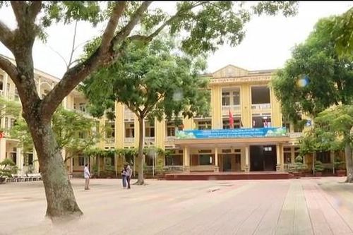 Lạm thu đầu năm học: Quy trách nhiệm hiệu trưởng