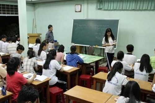 Đầu năm học lại 'nóng' việc cấm giáo viên dạy thêm