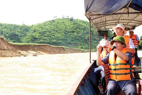 Dừng khai thác cát trên các đoạn sông Krông Ana bị sạt lở