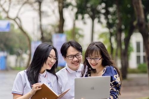 Hai bạn trẻ truyền cảm hứng