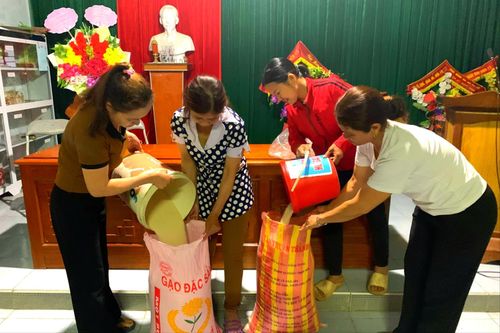 Lan tỏa yêu thương từ mô hình 'Hũ gạo tiết kiệm'