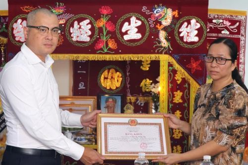 Truy tặng Bằng khen cho Trung tá quân đội cứu 2 người dân thoát đuối nước