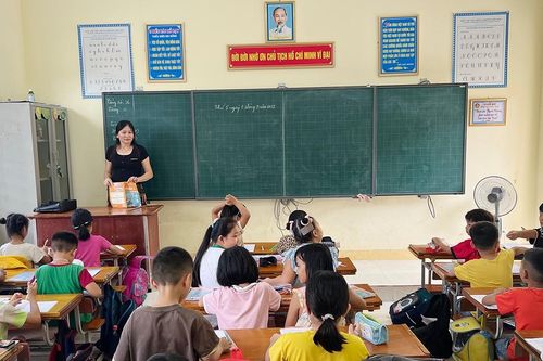 Giáo viên đã thiếu lại nghỉ việc nhiều, một thầy 'chạy sô' dạy 5 trường
