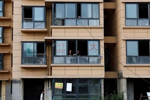 Vỡ mộng chung cư cao cấp ở Trung Quốc: Băng đồng, leo bộ 20 tầng lên nhà