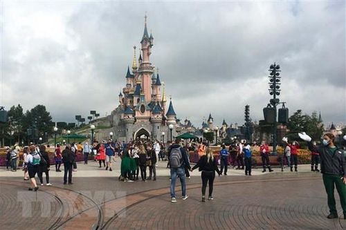 Disney sẽ rót khoảng 60 tỷ USD cho các công viên giải trí