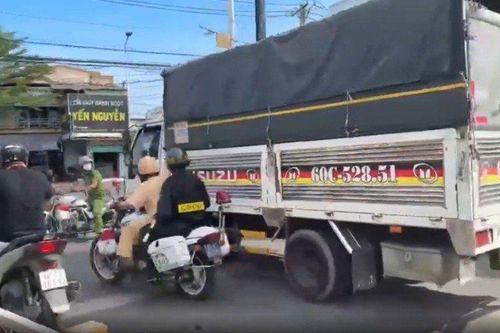 Đồng Nai: Xử phạt nhiều lỗi vi phạm đối với tài xế xe tải 'thông chốt'