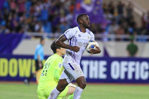 Tung 6 ngoại binh, Hà Nội FC vẫn thất thủ trước đại diện K.League
