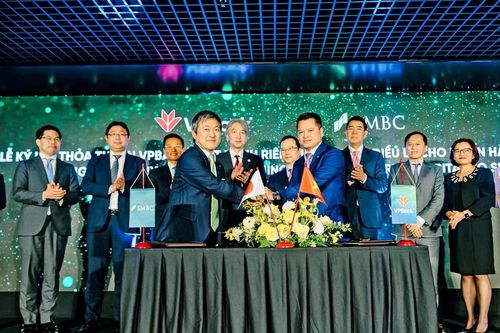 Vốn ngoại đổ mạnh vào ngân hàng thông qua M&A
