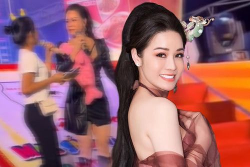 Lâu lâu đi hát, Nhật Kim Anh quên lời khi song ca cùng fan trên sân khấu hội chợ