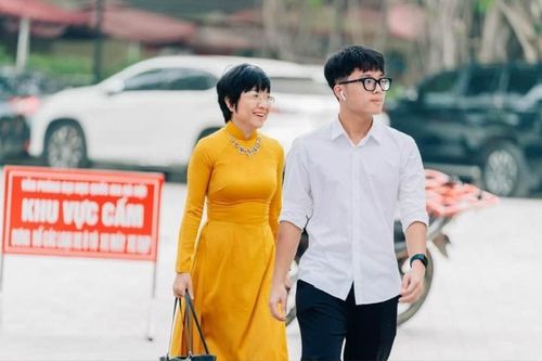 MC Thảo Vân đăng ảnh cùng quý tử, dân tình nô nức 'apply' làm con dâu