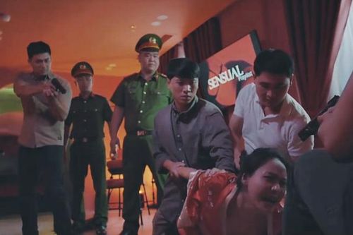 'Biệt dược đen' tập 8: Hung thủ giết Vương bị bắt, Long nhìn thấy bạn chết nhưng không cứu