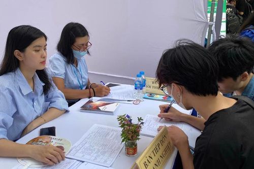 Tuyển dụng hàng nghìn việc làm bán thời gian cho sinh viên Hà Nội