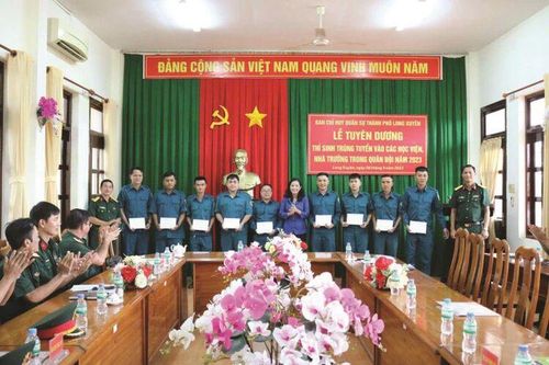 Vun bồi hạt giống quân sự