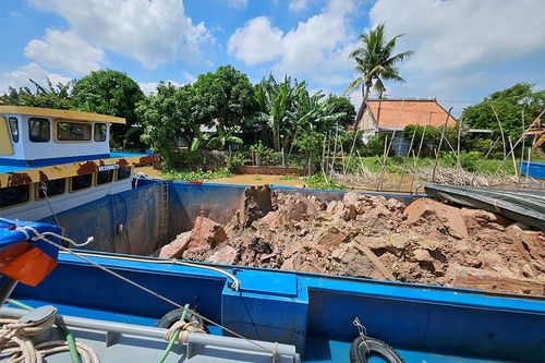 Bắt 3 sà lan vận chuyển đất không rõ nguồn gốc trên sông Hậu