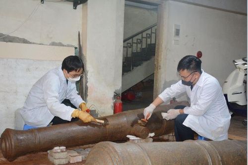 Bác sĩ của những hiện vật