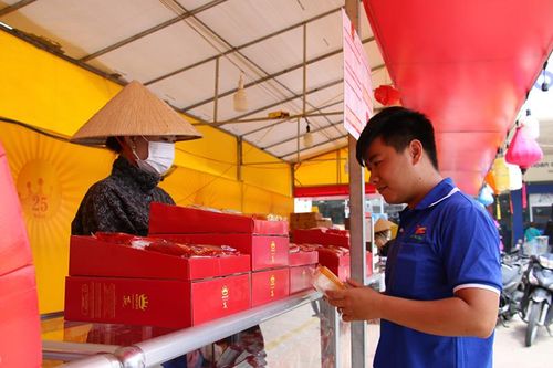 Thị trường bánh trung thu đa dạng mẫu mã, sức mua tăng