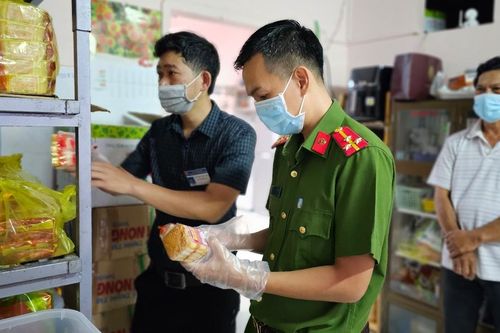 Pleiku kiểm tra đột xuất 12 cơ sở sản xuất, kinh doanh thực phẩm