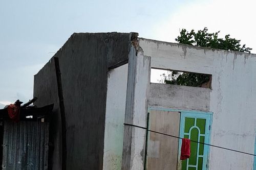 Chư Păh: Mưa lớn kèm gió mạnh làm tốc mái nhà dân