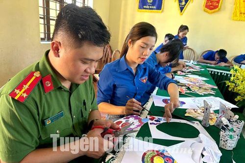 Làm 100 chiếc mặt nạ tặng thiếu nhi nhân dịp Tết Trung thu