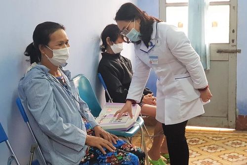 Số người khám chữa bệnh bằng Đông y ngày càng tăng