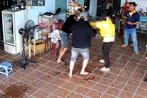 Tiếp nhận, điều tra vụ 2 con trai tạt xăng, đe dọa đốt nhà mẹ ruột