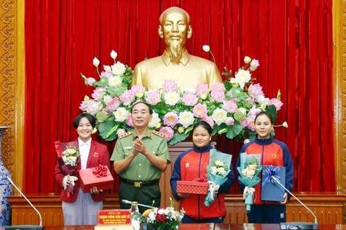 Biểu dương các tập thể, cá nhân có thành tích xuất sắc trong công tác huấn luyện, thi đấu