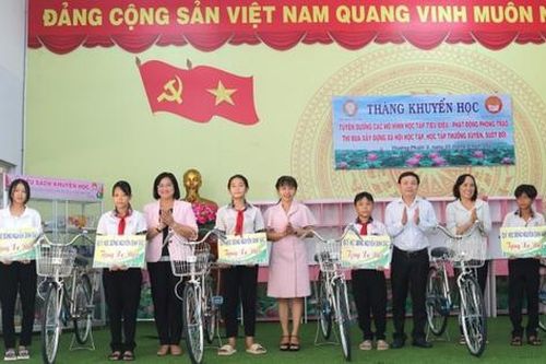 Đồng Tháp: 440 học sinh được nhận nuôi đỡ đầu trong Tháng Khuyến học