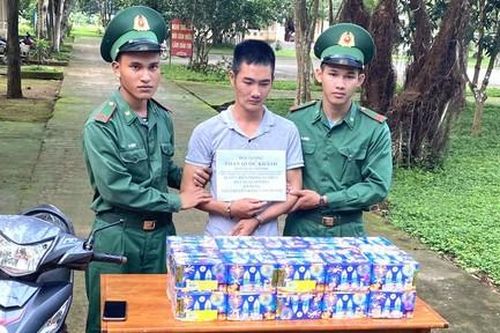 Sang Campuchia mua pháo nổ đưa về Việt Nam tiêu thụ thì bị bắt