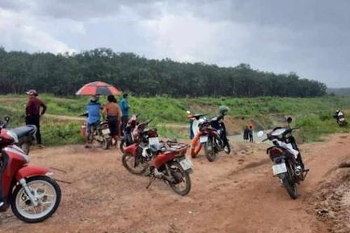 Khẩn trương tìm kiếm một nông dân bị nước lũ cuốn mất tích