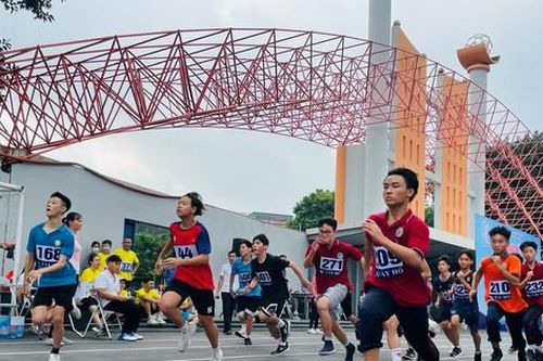 163 vận động viên tranh tài tại giải chạy Báo Hànôịmới quận Tây Hồ