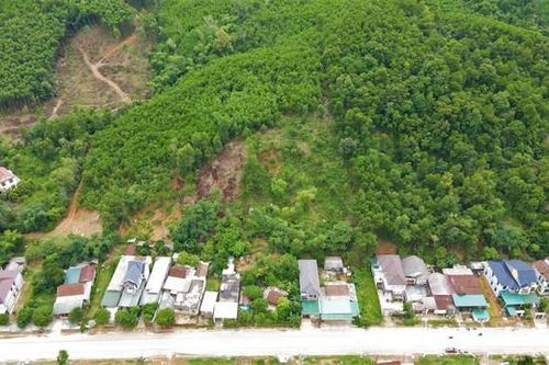 Quảng Bình: Người dân sống thấp thỏm vì nguy cơ núi lở đè nhà