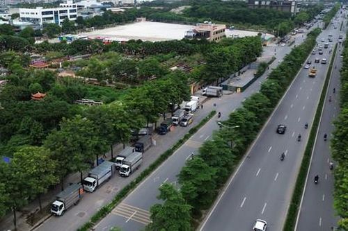 Ngang nhiên dựng bến bãi, lập điểm trung chuyển hàng hóa trên đại lộ nghìn tỷ