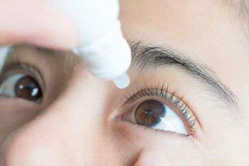 Thuốc nhỏ mắt trị đau mắt đỏ