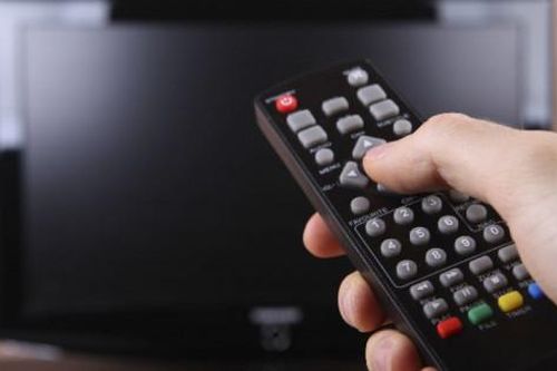 Nhiều người đang tắt tivi sai cách mà không biết