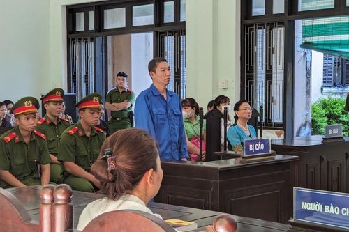 Tuyên án vụ cựu cán bộ trại giam dùng súng AK cướp tiệm vàng