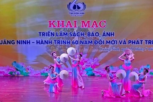 Khai mạc Triển lãm sách, báo, ảnh 'Quảng Ninh - hành trình 60 năm đổi mới và phát triển'