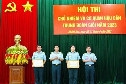 Sư đoàn Phòng không 377 tổ chức thi chủ nhiệm và cơ quan hậu cần trung đoàn