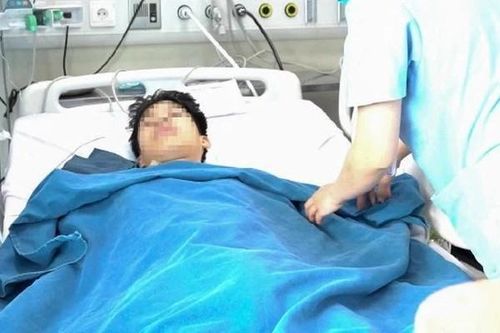 Hết giờ làm, bác sĩ bỏ quên bệnh nhân trên giường chờ phẫu thuật