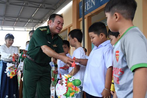 'Vầng trăng biên cương' trên vùng biên Phước Chỉ