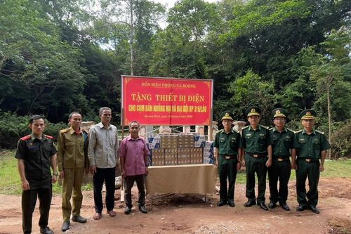 Thắm tình anh em xuyên biên giới