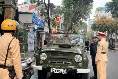 Hà Nội: Kiểm soát hoạt động xe U-oát (UAZ) chở khách du lịch trong phố cổ