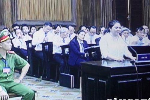 Nguyễn Phương Hằng nghẹn ngào nói 'vô cùng ân hận', xin được khoan hồng