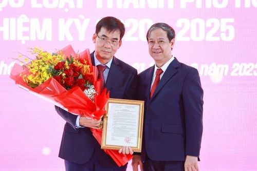 Tân hiệu trưởng Trường Đại học Luật TP. HCM có gần 30 năm công tác tại trường