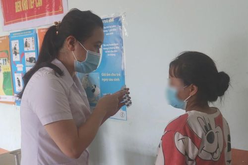 Cô gái trẻ 'gặp họa' do uống thuốc tránh thai mua trên mạng