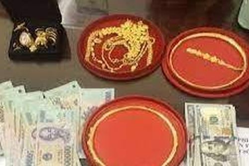 Thanh niên rủ bạn về nhà trộm tiền, vàng của bố mẹ