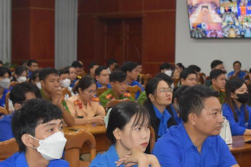 Lãnh đạo Cà Mau đối thoại với thanh niên để phát huy nguồn nhân lực trẻ trong kỷ nguyên 4.0