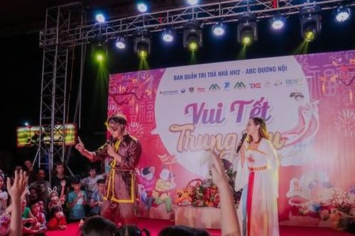 Giới trẻ 'chạy sô' múa lân, đóng vai chú Cuội, kiếm bộn tiền mùa Trung thu