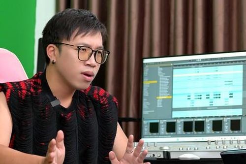 Vén màn thứ giúp ca sĩ Việt hát dở thành hay