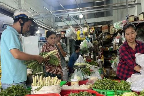 Xăng dầu liên tục tăng giá, siêu thị ở TPHCM trước sức ép của nhà cung cấp