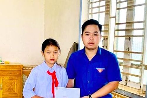 Bé gái 10 tuổi dũng cảm cứu 3 em nhỏ đuối nước